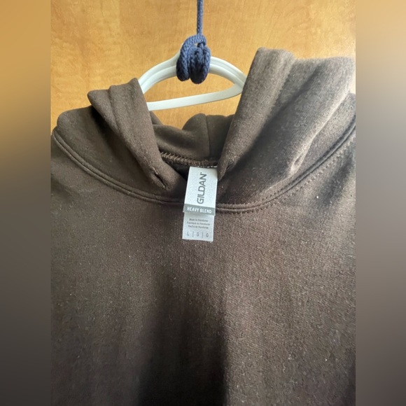 brown gildan hoodie. - Picture 3 of 3